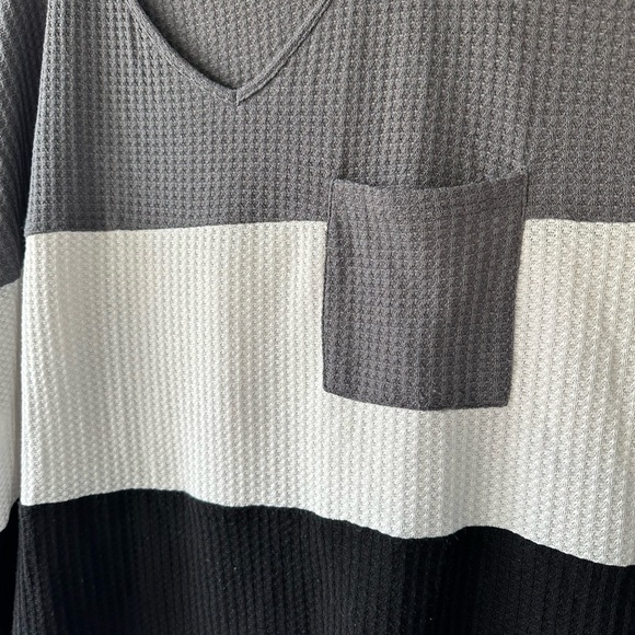 Grey and white colorblock long sleeve top, plus size 3XL, SHEIN - Picture 2 of 10